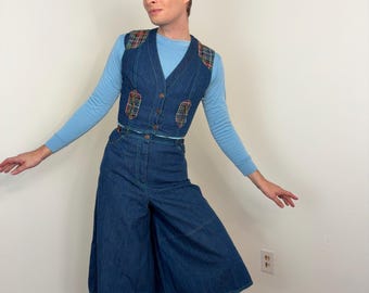 Completo gaucho vintage anni '70 in denim con inserti a quadri e toppa a fumetti di French Dressing Co.
