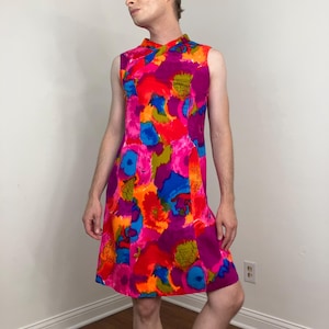 70er Jahre hawaiianisches abstraktes Rindentuch Minikleid