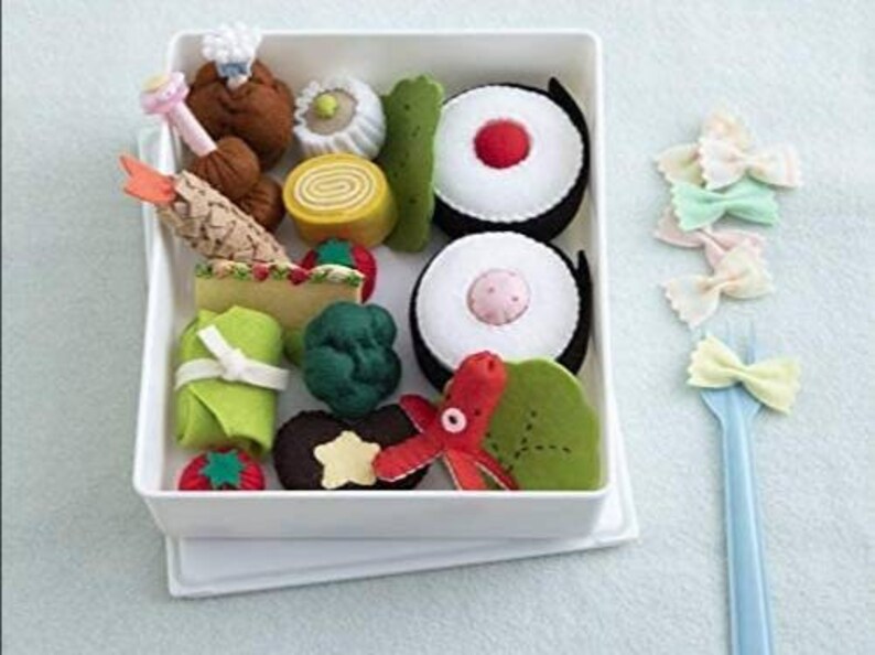 Japanese book Felt toys and play games that you can play for a long time,79Pages