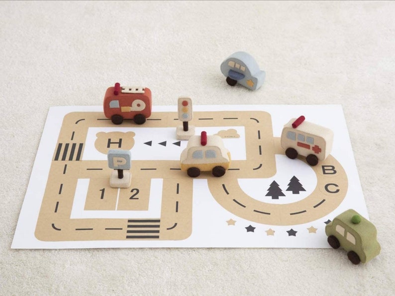 Japanese book Felt toys and play games that you can play for a long time,79Pages
