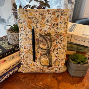 Book Sleeve - Book Protector - Kindle Sleeve - E-Reader Sleeve - Large book sleeve - Fabric book sleeve - Fabric Kindle Sleeve