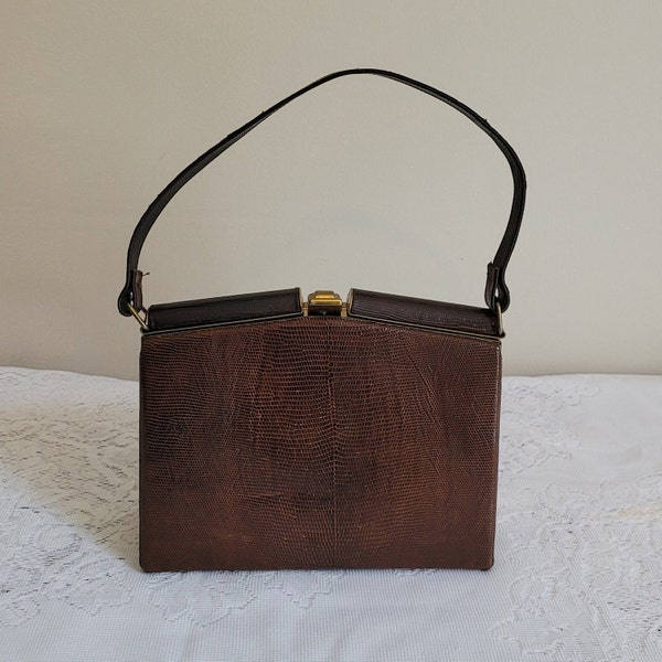 vintage Mid-Century Brown Purse Handbag -Faux peau de serpent ou vinyle lézard avec matériel en laiton Doublure intérieure en tissu beige Style classique des années 1960
