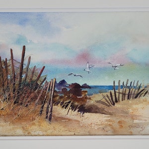 Dipinto ad acquerello originale di paesaggio marino costiero di J. Mathews - Spiaggia sabbiosa, gabbiani, nuvole rosa - 16 x 20 Nautical Ocean Coastal Wall Art