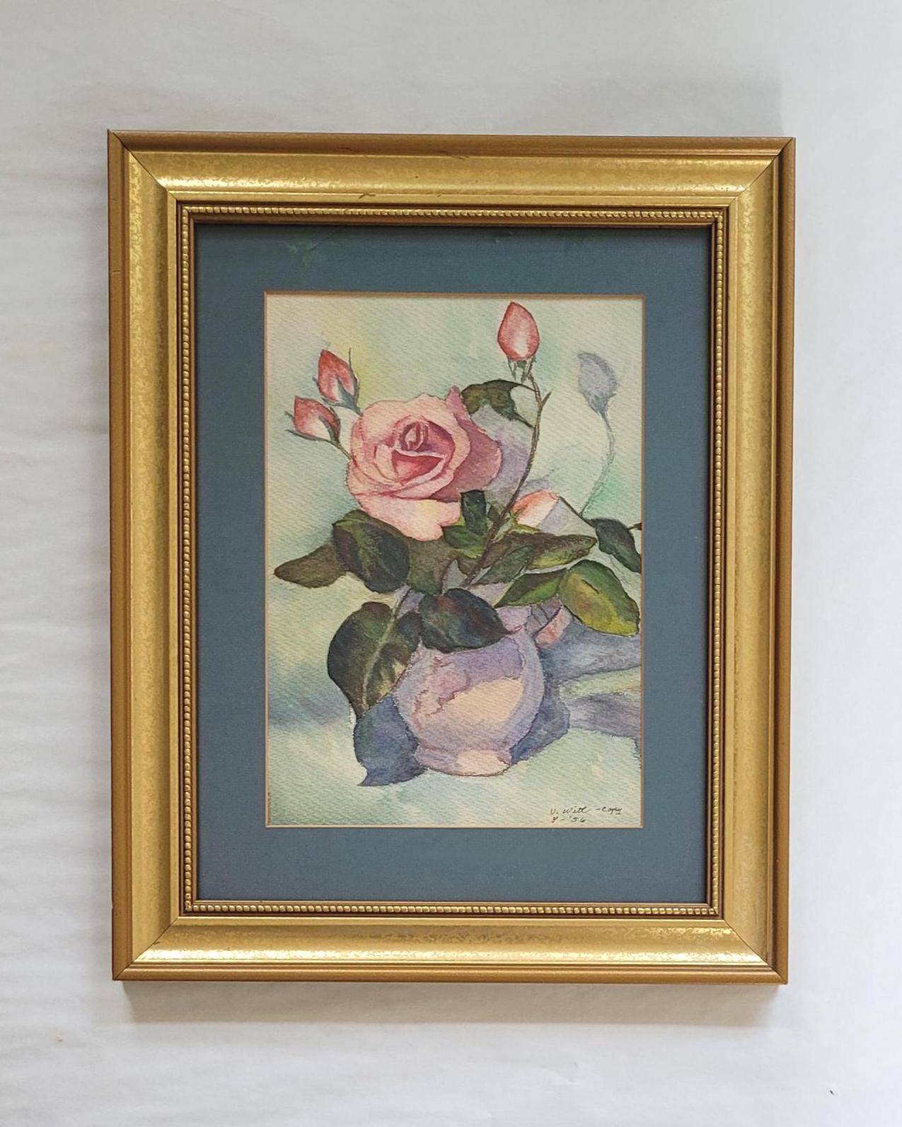 アンティーク調 花瓶と薔薇の絵画 アートパネル 1956年 ピンクのバラの水彩画（金枠入り）；花瓶に入った花 ミッド