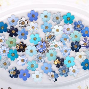 Confettis de fleurs sauvages bleues pour mariage, EVJF, mariage et baby shower, anniversaire, goûter, fête de Cendrillon, fleurs bleues/or