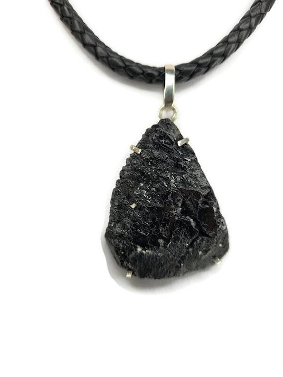 Collier Pendentif Tourmaline Noire Brute Enveloppé à La Main