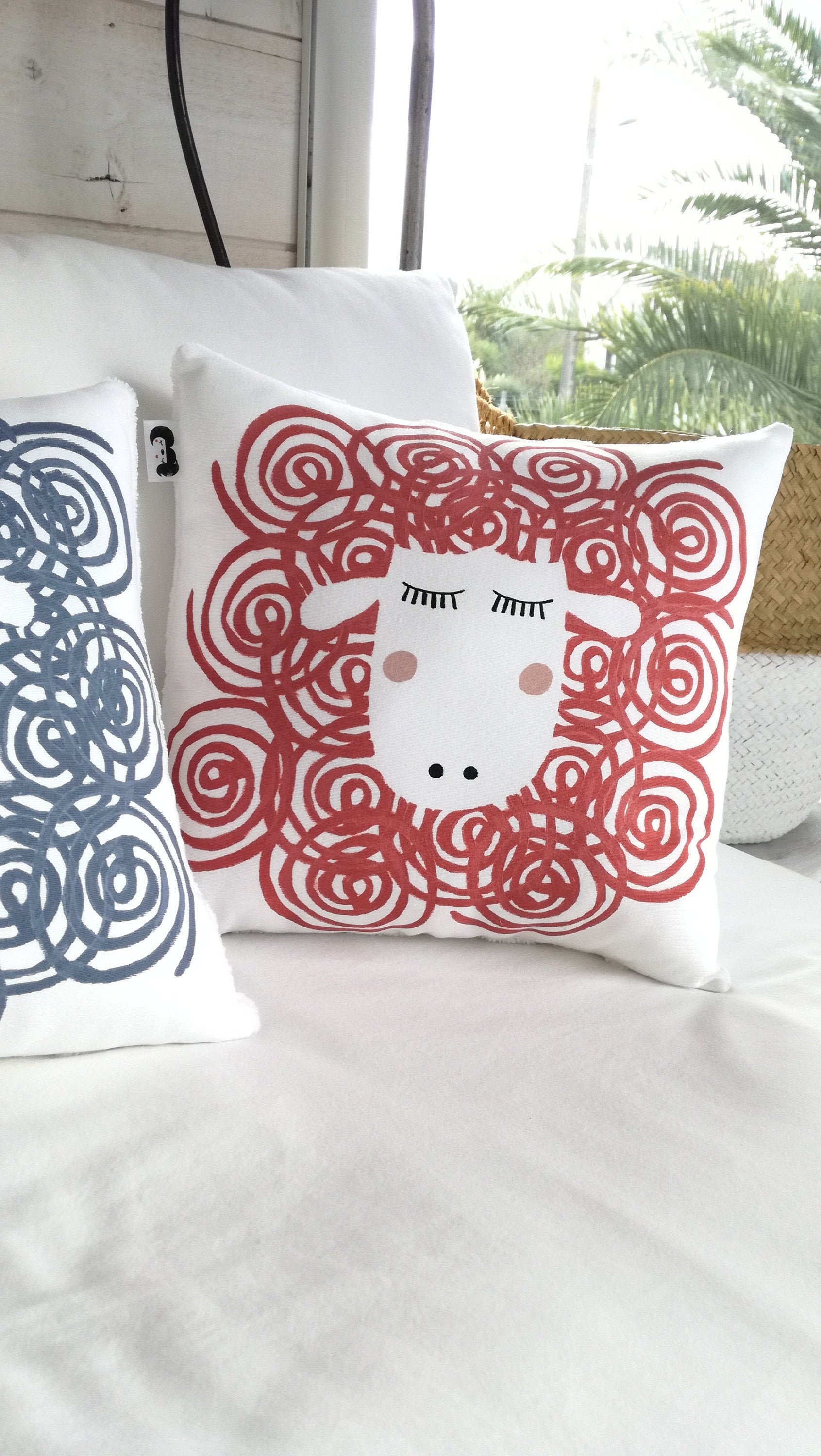 Coussin Carré Décoration Chambre Enfant Motif Mouton Rigolo Coloris Rose Framboise