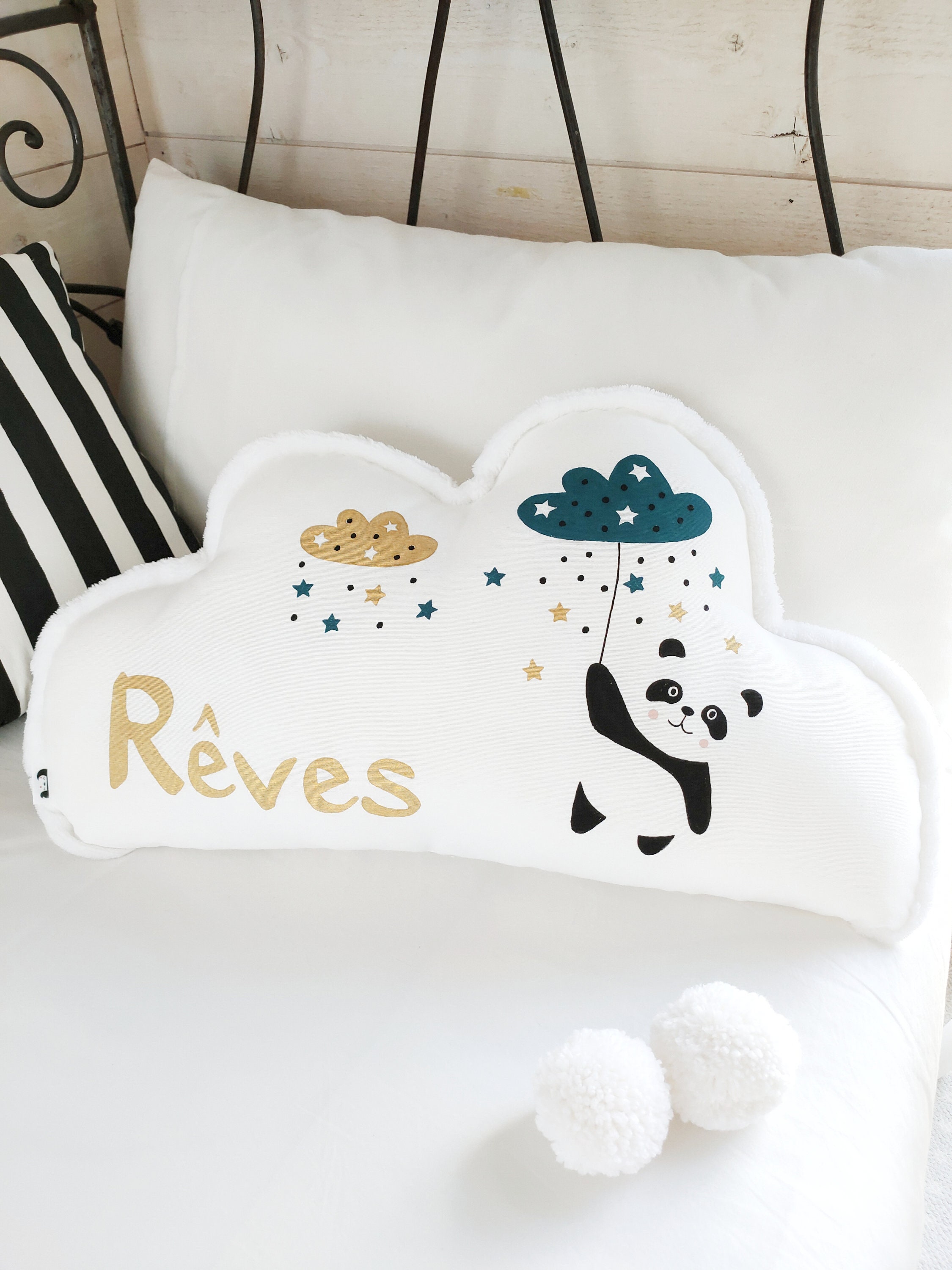 Coussin Forme Nuage avec Son Petit Panda Rêveur, Décoration Poétique Pour La Chambre de Bébé