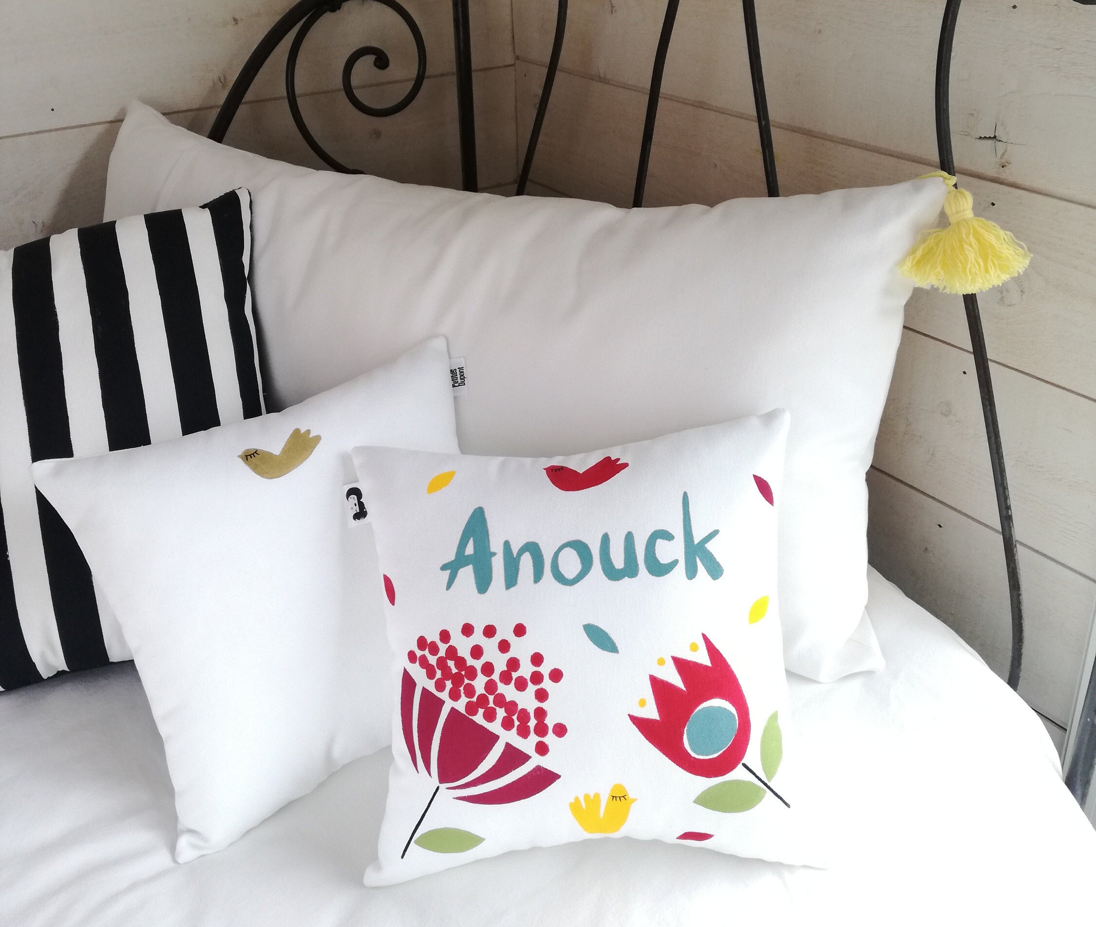 Coussin Carré Coton Univers Enfant Motifs Grandes Fleurs Coloris Chatoyants Style Scandinave