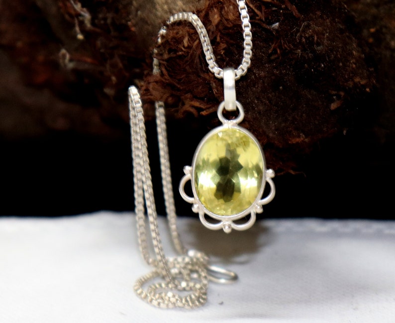 Gift to her Natural Lemon quartz Pendant-Lemon quartz Silver pendant-emerald cut Lemon quartz Pendant Jewelery Yellow stone Pendant