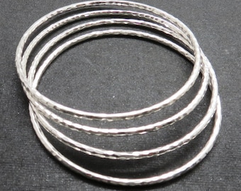 Gehamerde armband 925 sterling zilver handgemaakte gehamerde Boho stapelarmband 67 MM rond
