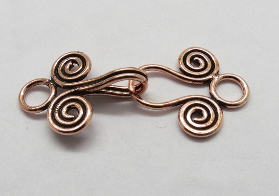 銅器のアンティークアクセサリー、アンティーク用品の双龍戯珠ブレスレットv maruo