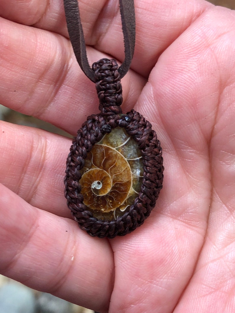 Ammonite macrame pendant necklace with suede adjustable from 14 to 24 image 3