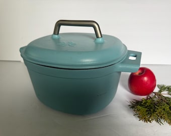 The Pampered Chef 6 Qt Enameled Blue Cast Iron Dutch Oven Limited 40th Edition