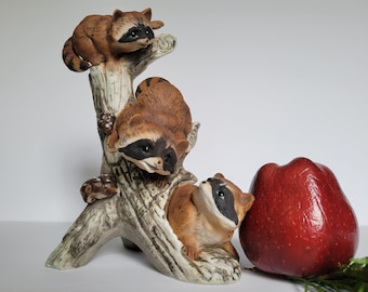 Vintage Homco Porcelain Raccoon Figurine: Masterpiece Collectible