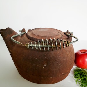 Antique Cast Iron Kettle: 3 Qt Rustic Farmhouse Decor
