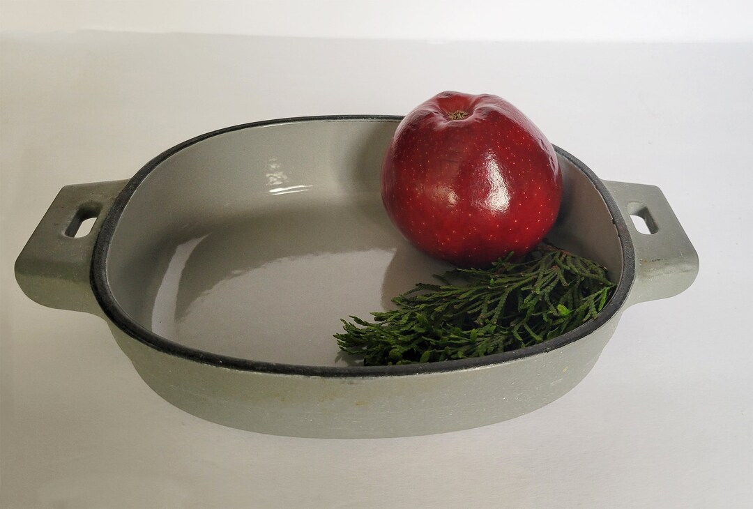 REDUCED PAMPERED CHEF Small Qt Enameled Cast Iron Casserole With