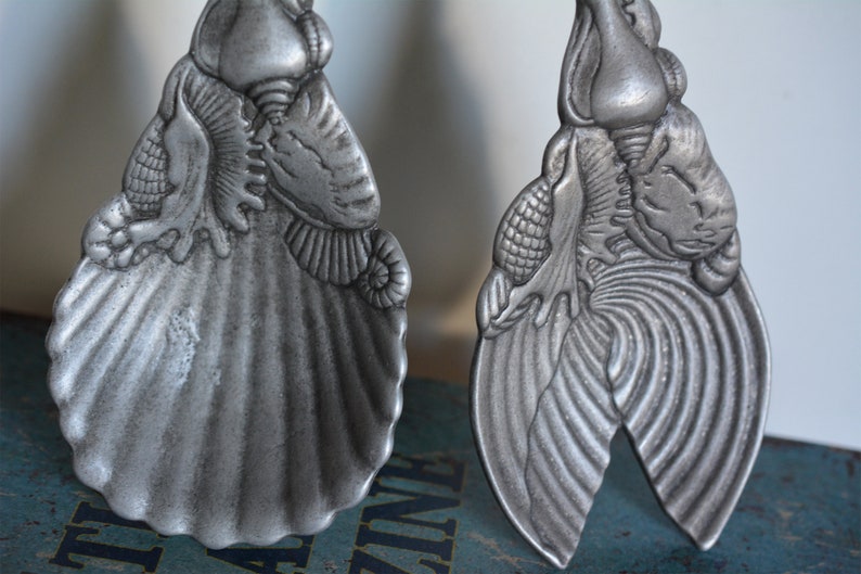 Vtg Arthur Court Signed 2 Aluminum Nautilus Salad Servers Seashell Kitchen Dining Decor Gift Idea