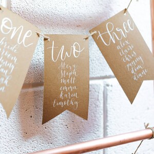 Tabla de asientos de boda, signo de boda, plan de mesa, boda rústica, decoración de la boda Boho, tarjetas de lugar de la boda, granero, etiquetas kraft, caligrafía