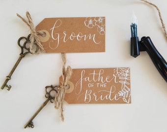 Place cards, Wedding place names, Kraft place cards, Rustic place cards, Key name cards, Luggage tag placecards, Vintage wedding