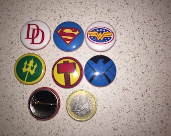 6 super Heroes, pins, badges