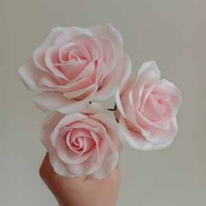 Bespoke Sugarcraft - Sets of sugar blush roses for cake decoration, Made to order cake toppers, High grade sugar flowers, UK supplier