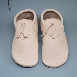 Lederhausschuhe, Mokassins, Lederpuschen, Moccasins, Moccs, Hausschuhe, Bioleder - Sand, Barfuß-Hausschuhe, Barfußschuhe, Damen Lederschuhe