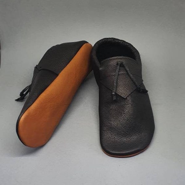 Lederhausschuhe, Moccasins, Slippers, Lederpuschen, Moccs, Hausschuhe, Bioleder -Schwarz/Cognac ,