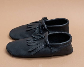 Moccasins, leather slippers, moccasins, slippers, organic leather, men's slippers, moccs, slippers - black, barefoot slippers, soft sole shoes