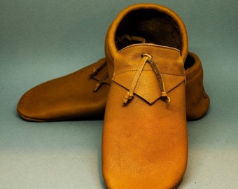 Lederpuschen, Lederhausschuhe, Moccasins, Ökoleder, Moccs, Hausschuhe, Bioleder - Cognac,Herren Hausschuhe, genderneutral, Barfuß-Hausschuhe