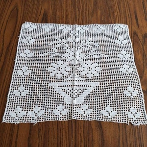 Vintage White Lace Square Doily, Vintage Flower Doily