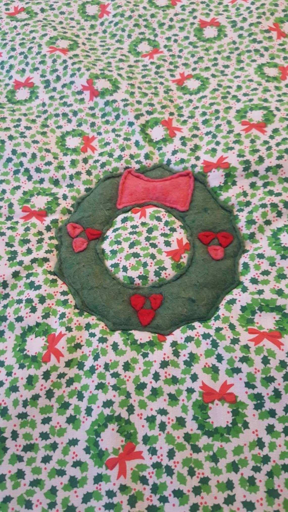 Christmas Table Runner Vintage Handmade Wreath and Holly Etsy