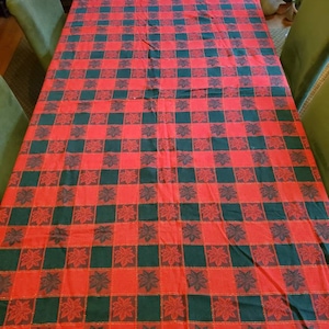 Vintage Plaid Dark Green and Red Cotton Christmas Tablecloth Oval 90 in x 55 in