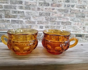 Kubki z uchwytem z odciskiem kciuka Indiana Glass Kings Crown w kolorze bursztynowym, zestaw 2 sztuk