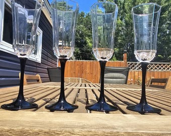 Piękne kieliszki do szampana Octime Black Luminarc of France z czarnymi nóżkami