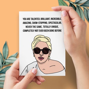 Talentierte brillante unglaubliche Lady Gaga Meme Karte | Lustig Geburtstag Fräulein Sie Jubiläum Grußkarte | Lockdown Isolation Distanzierendes Lächeln