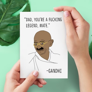 Papa de Gandhi, tu es un putain de compagnon de légende Carte drôle de fête des pères | Carte Mahatma Gandhi grossière pour papa | Carte citation drôle papa grand-père pour lui