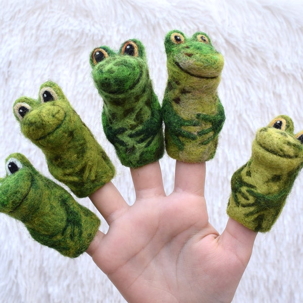 Marionnettes à doigts grenouilles feutrées à l’aiguille - grenouilles feutrées en laine verte et mouchetée