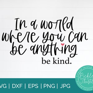 Dans un monde où vous pouvez être n’importe quoi être gentil - Gentillesse svg, Inspiration svg, Motivation svg, citation positive svg, chemise pour enfants png