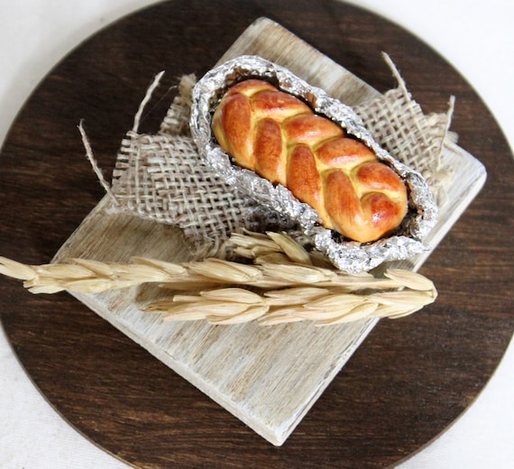 Miniature Braided Bread Loaves Small 2 : DOLLHOUSE Miniatures 1:12 Scale