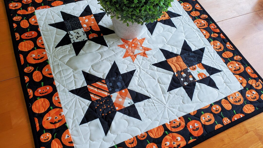 Halloween Stars Quilted Table Topper | Happy Jack O' Lantern Faces ...
