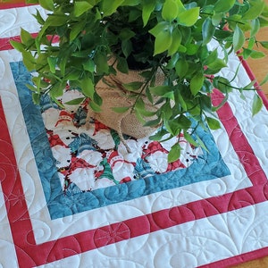 Christmas Gnomes Table Topper, Table Decor for the Holidays, Winter Centerpiece, Quilted tablerunner for Christmas
