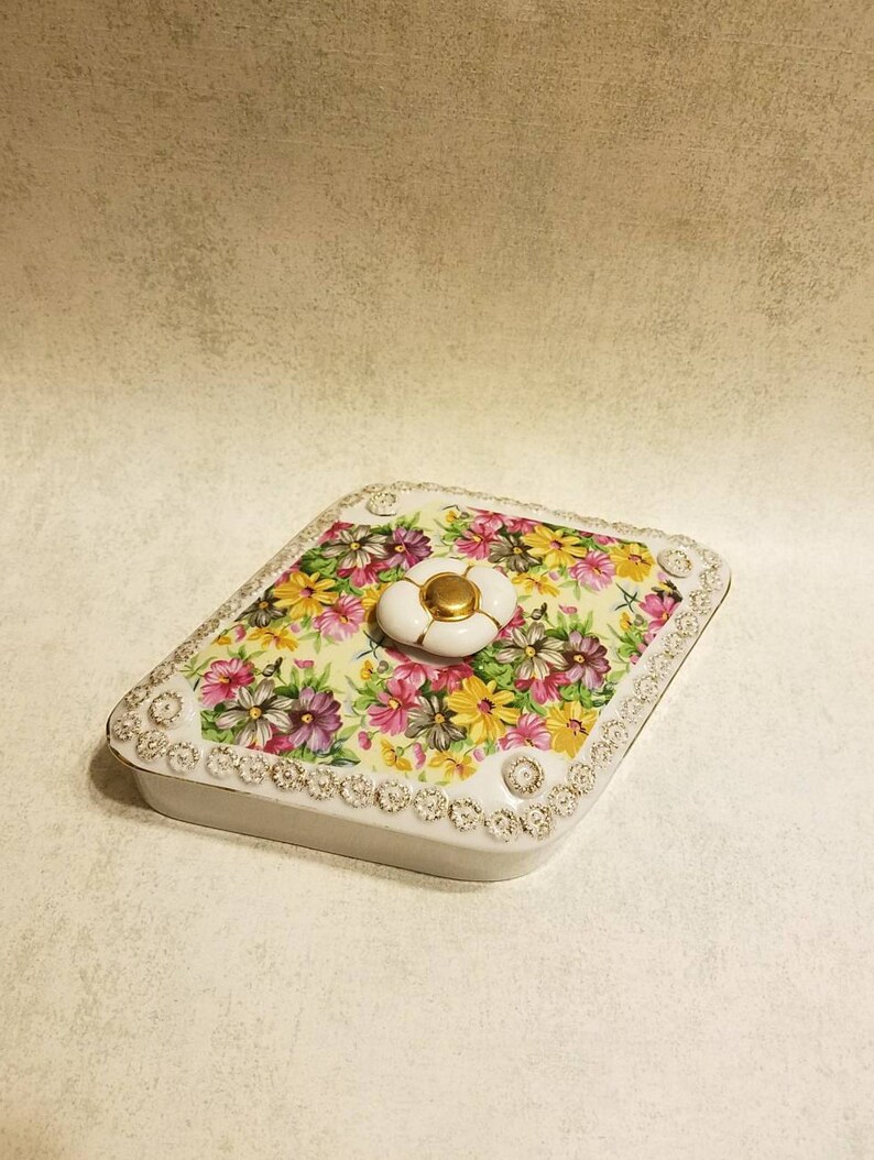 Porcelain jewelry box Tilso porcelain Porcelain covered box Vanity box Vintage Tilso Japan porcelain floral trinket box with lid