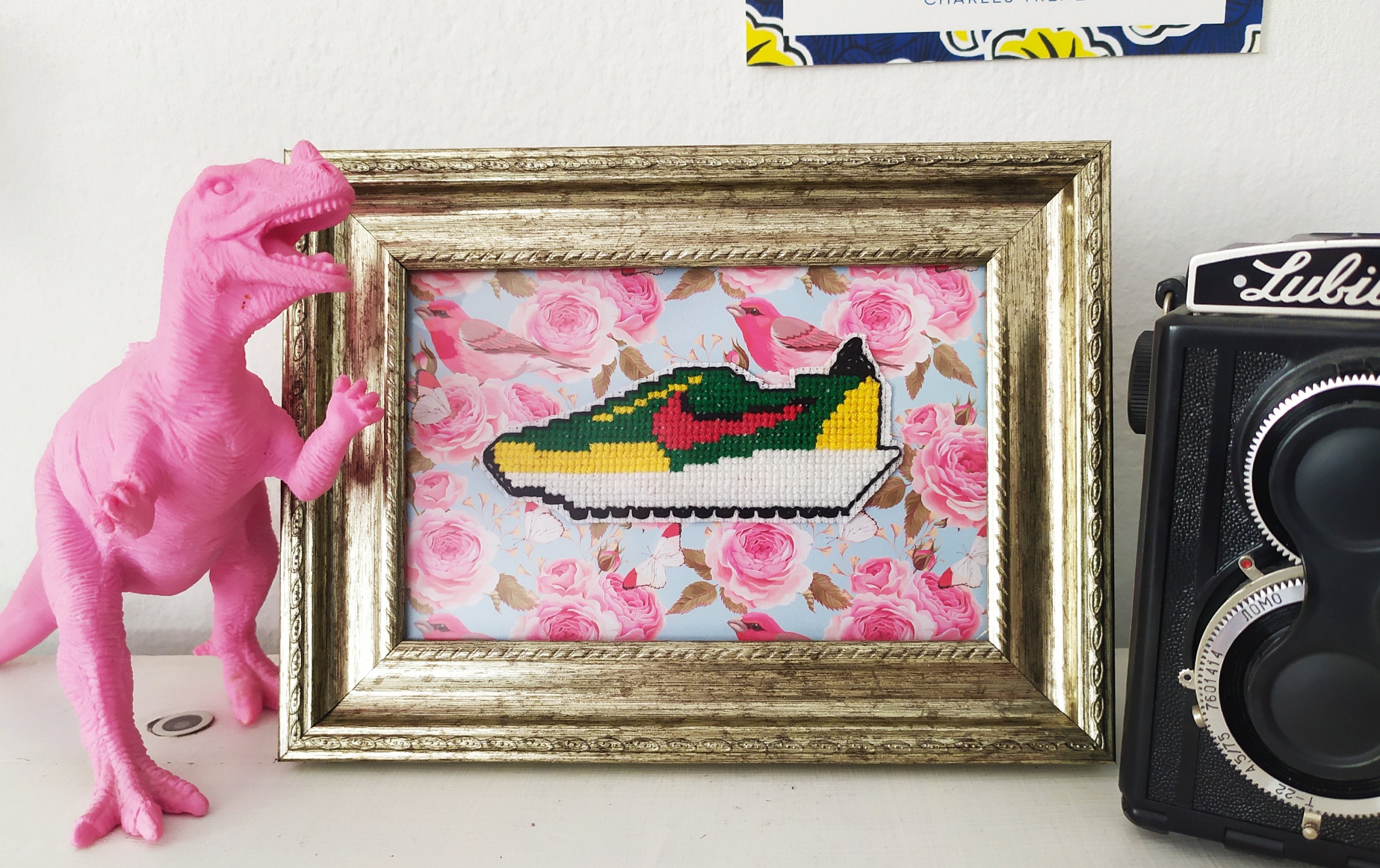 Cadre avec Broderie Sneaker Sacai