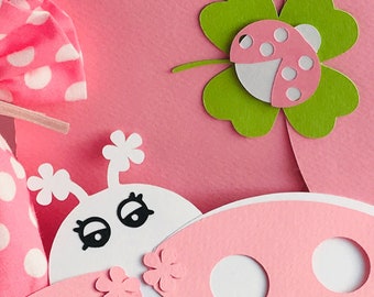 Tarjeta de invitación de mariquita, etiqueta de trébol de la suerte, invitación personalizada para fiestas