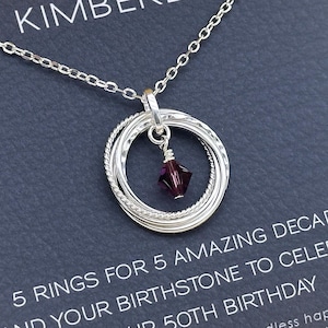 Cadeau 50e anniversaire pour elle, Cadeaux 50e anniversaire pour femme, Cadeau inspirant, Cadeau pour petite amie, 5 bagues pour 5 décennies, Collier 5 bagues