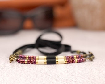 Eyeglass chain with leather. Maroon white black beaded glasses chain. Sunglasses holder strap. Leather cord for eyeglasses.