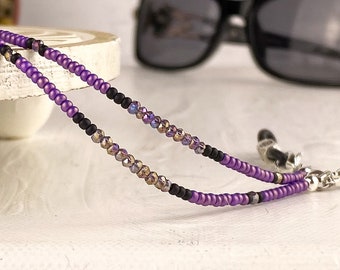 Chaîne de lunettes en cuir perlé violet et noir. Chaîne à lunettes violette. Cordon de fixation minimaliste pour lunettes de soleil. Porte-lunettes délicat.