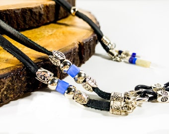 Cadena para gafas de piel con abalorios boho plateados y azules. Correa ajustable para los lectores. Cordón para gafas de sol con cuentas. Ideas de regalos únicos para mujeres.