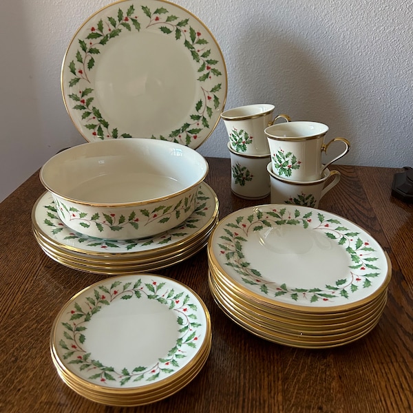 Lenox Holiday Dimension Dinner Plates Salad Plates Bread Plates Charger Vegetable Bowl Holly Berries